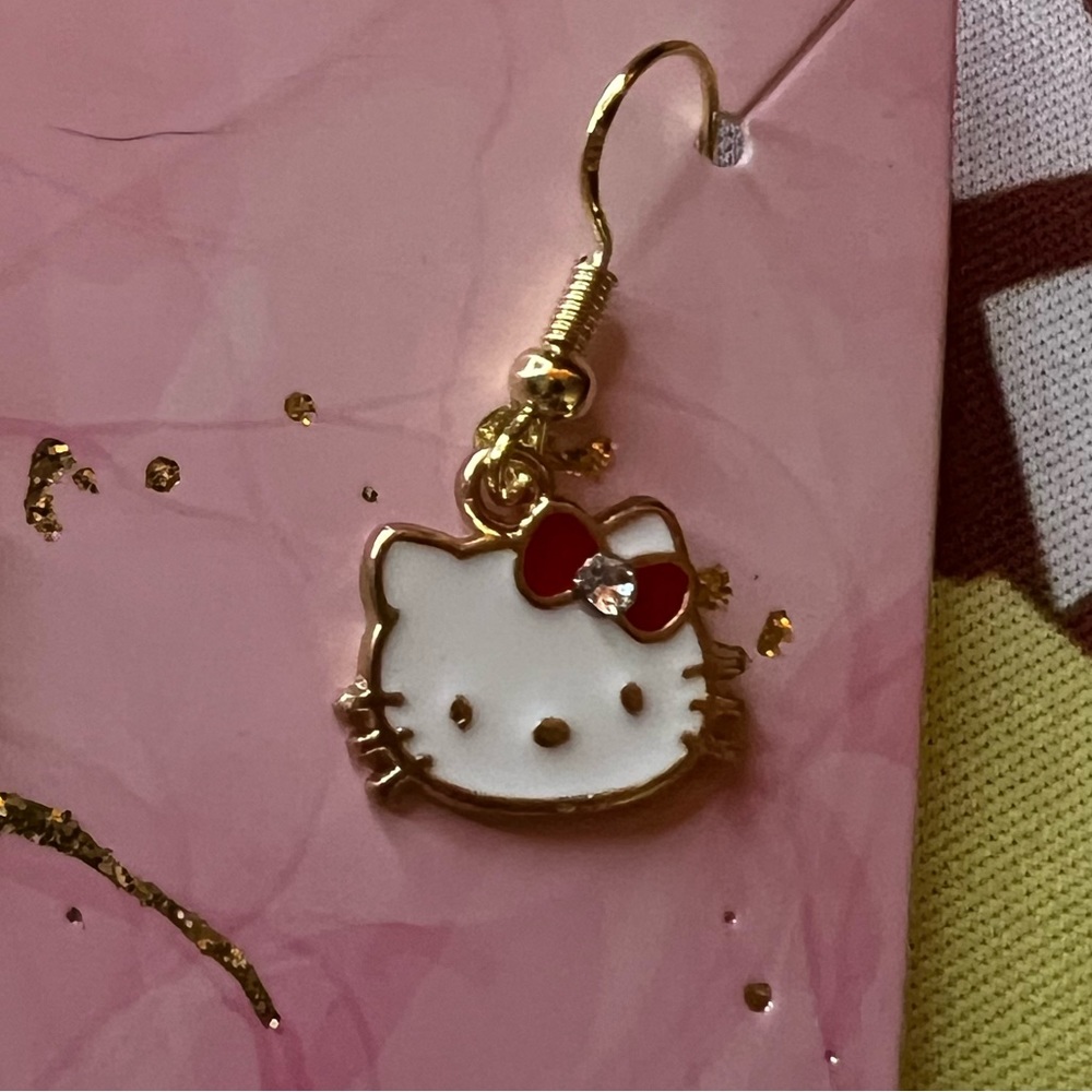 Delicate Hello Kitty earrings - Picture 2 of 3